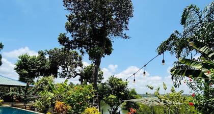 River Edge - Perfect 4-bedroom villa with AC in adorable Balapitiya