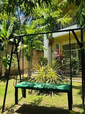 Property grounds - River Edge - Perfect 4-bedroom villa with AC in adorable Balapitiya (Balapitiya)