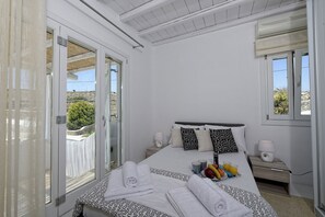 4 bedrooms, iron/ironing board, free WiFi - Panoramic Villa Fos, in Mykonos, in Kalafatis area, with private pool, 4 bedrooms, 10 sleeps (Mykonos)