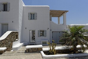 Exterior - Panoramic Villa Fos, in Mykonos, in Kalafatis area, with private pool, 4 bedrooms, 10 sleeps (Mykonos)