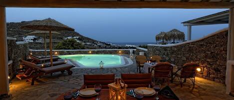 Outdoor dining