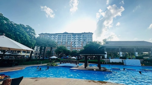 Cozy 2-bedroom condo in awesome Cebu City with AC Free WiFi