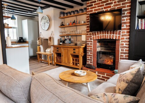 Beautiful Grade ll newly renovated property, located in the heart of old Harwich