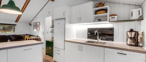 Fridge, microwave, dishwasher, cookware/dishes/utensils