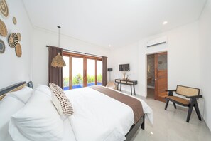 Tabla de planchar con plancha, wifi y ropa de cama 