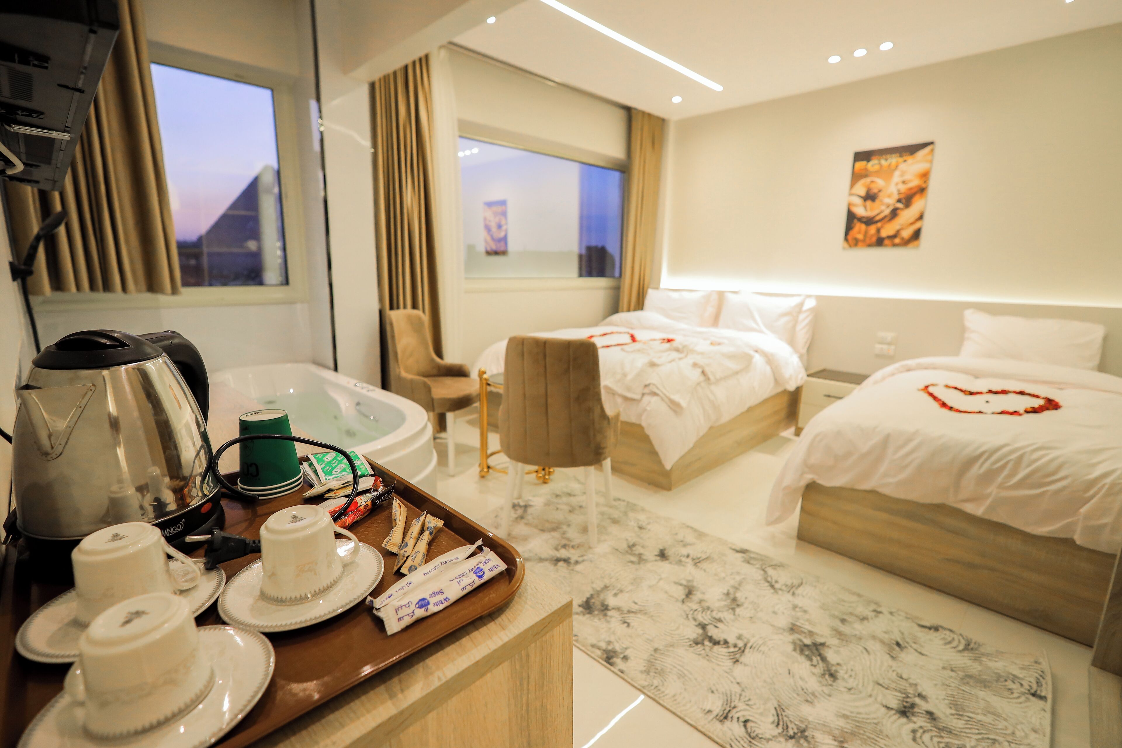 Een kluis op de kamer, een strijkplank/strijkijzer, wifi