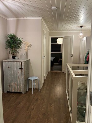 Strykejern/-brett, wi-fi og sengetøy