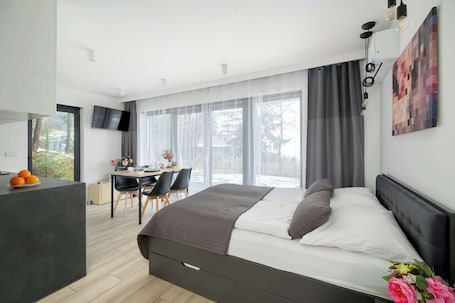 Iron/ironing board, travel cot, WiFi, bed sheets. Cozy Studio in Karpacz | Parking, Garden, Air Conditioning