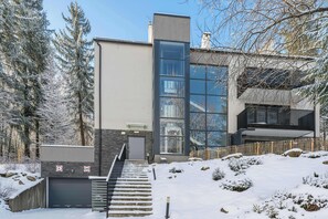 المنشأة من الخارج