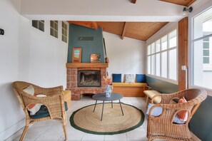 Interior - Pool, 600m from the beach, 6 adults 4 children (La Guérinière)