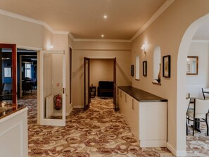 Apartment | Reception - Standard Twin Room (Berkeley)