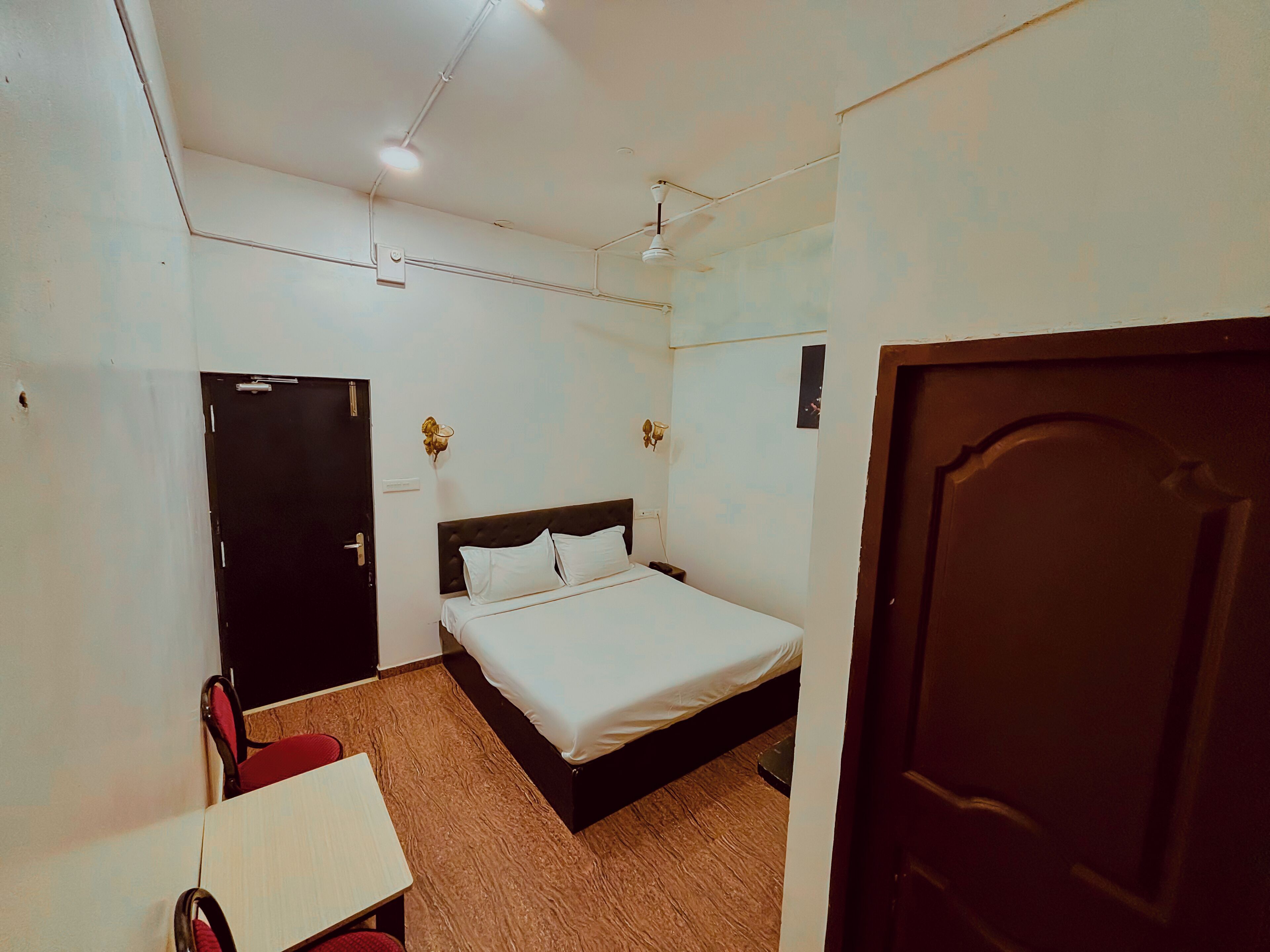 Standard Double Room, City View | Desk, free WiFi