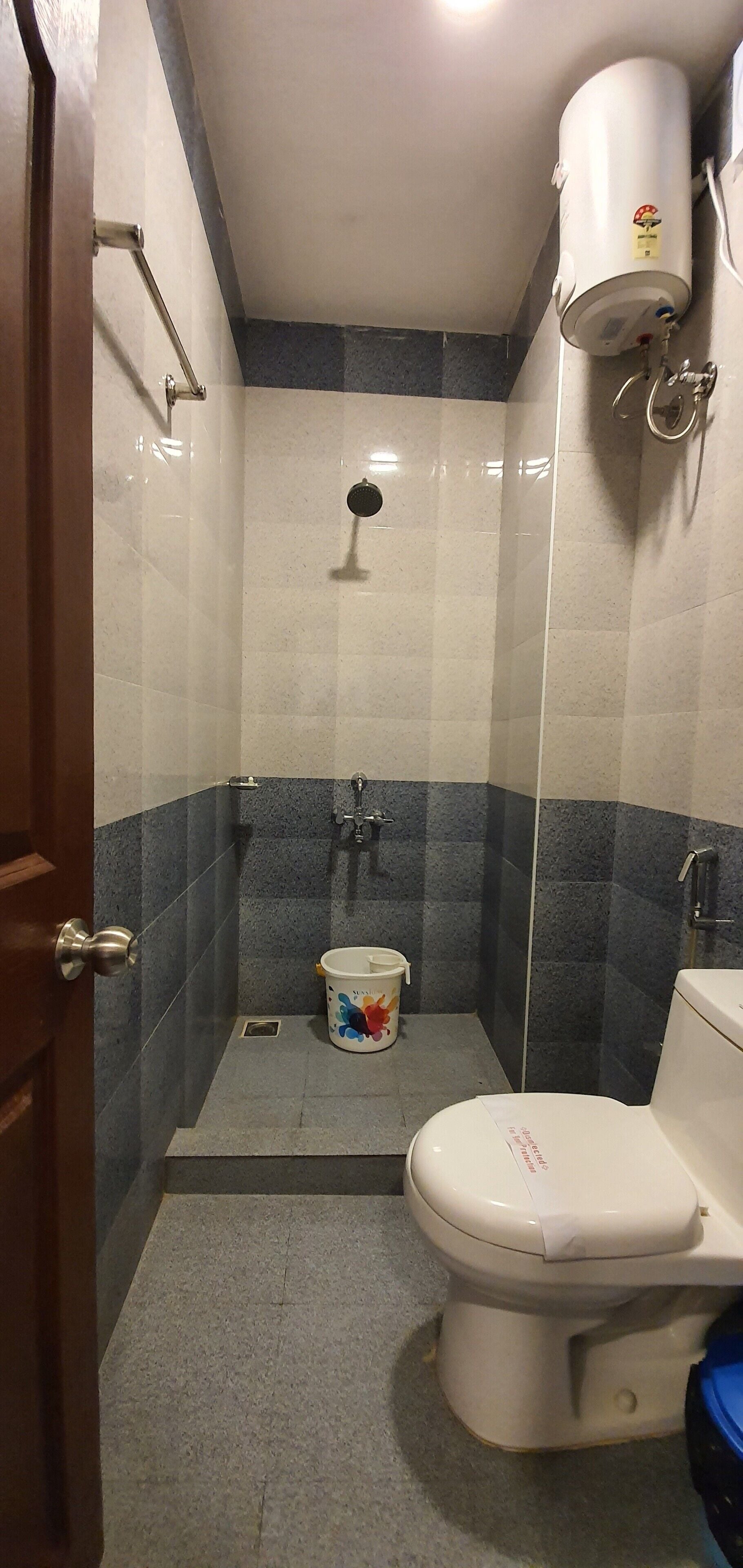 Standard Double Room, City View | Bathroom | Shower, free toiletries, towels, soap