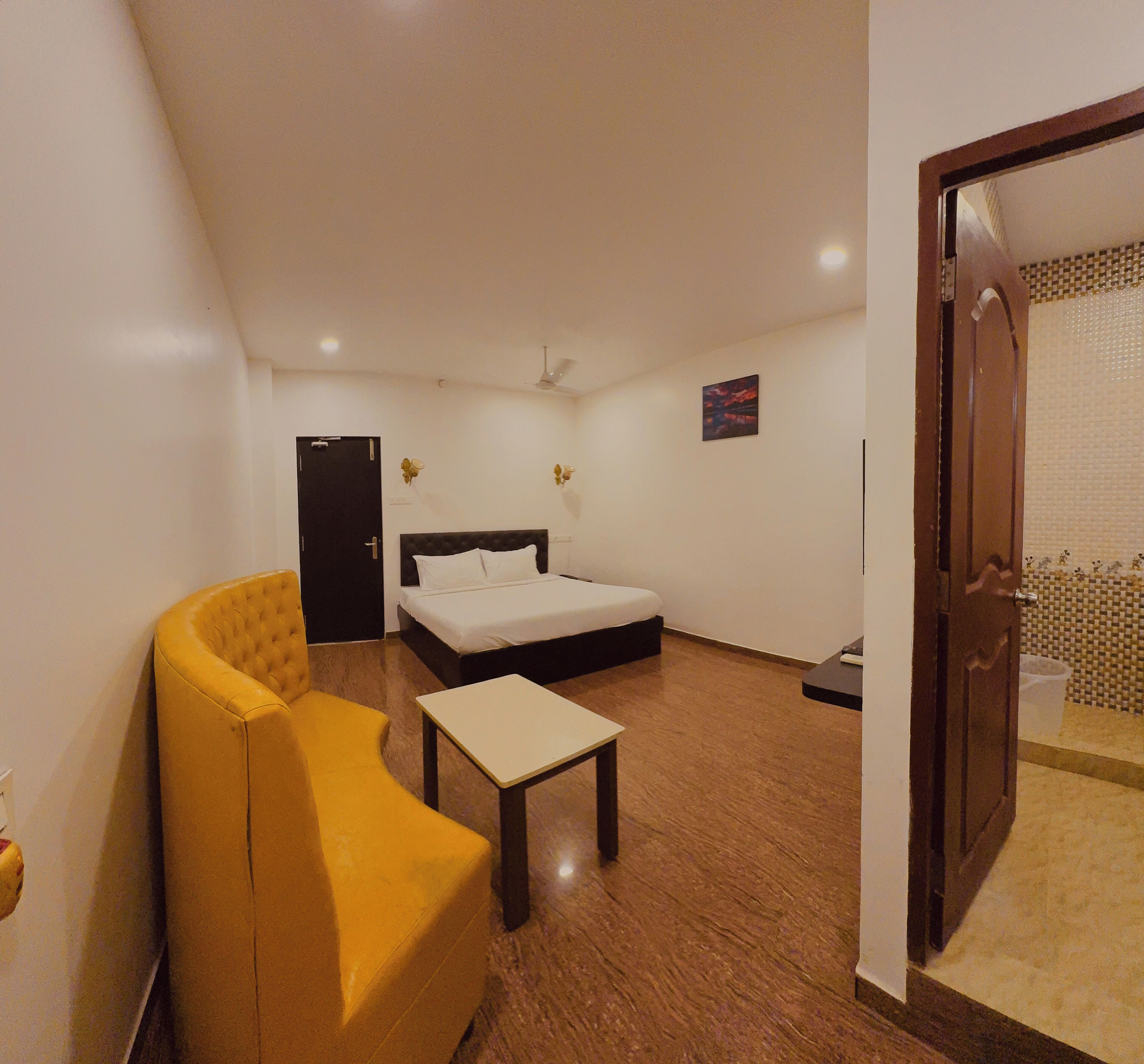 Deluxe Double Room, City View | Desk, free WiFi