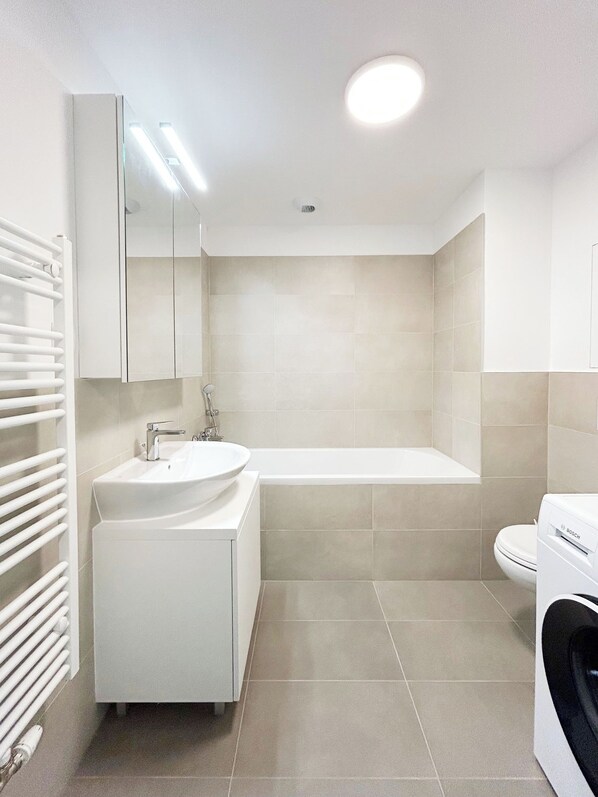 Handtücher, Seife, Toilettenpapier