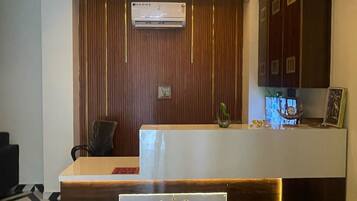 House | Meja sambut tetamu