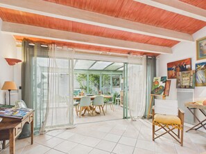 Interior - 800m from the beach, house for 7 with garden (Les Portes-en-Ré)