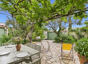 Outdoor dining - 800m from the beach, house for 7 with garden (Les Portes-en-Ré)