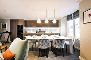 Dining - Designer 2BR/2BA w/ AC Sonos 5min Oxford Circus (Greater London)