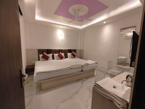 Economy Room, City View | Free WiFi - S S Guest House (Varanasi)