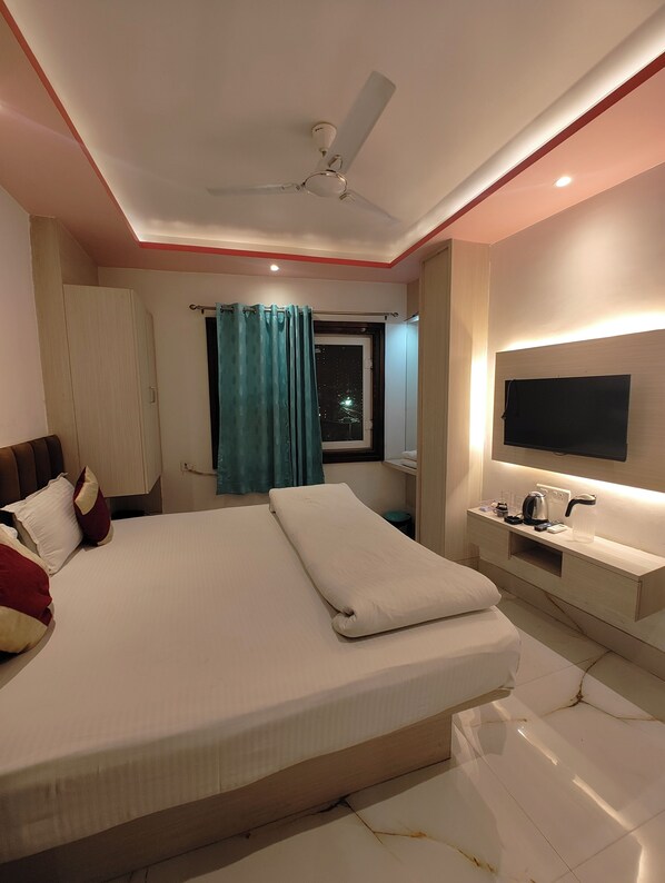 Economy Room, City View | Free WiFi - S S Guest House (Varanasi)