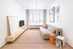 Living area - 2-room apartment in Charlottenburg-Wilmersdorf (Berlin)