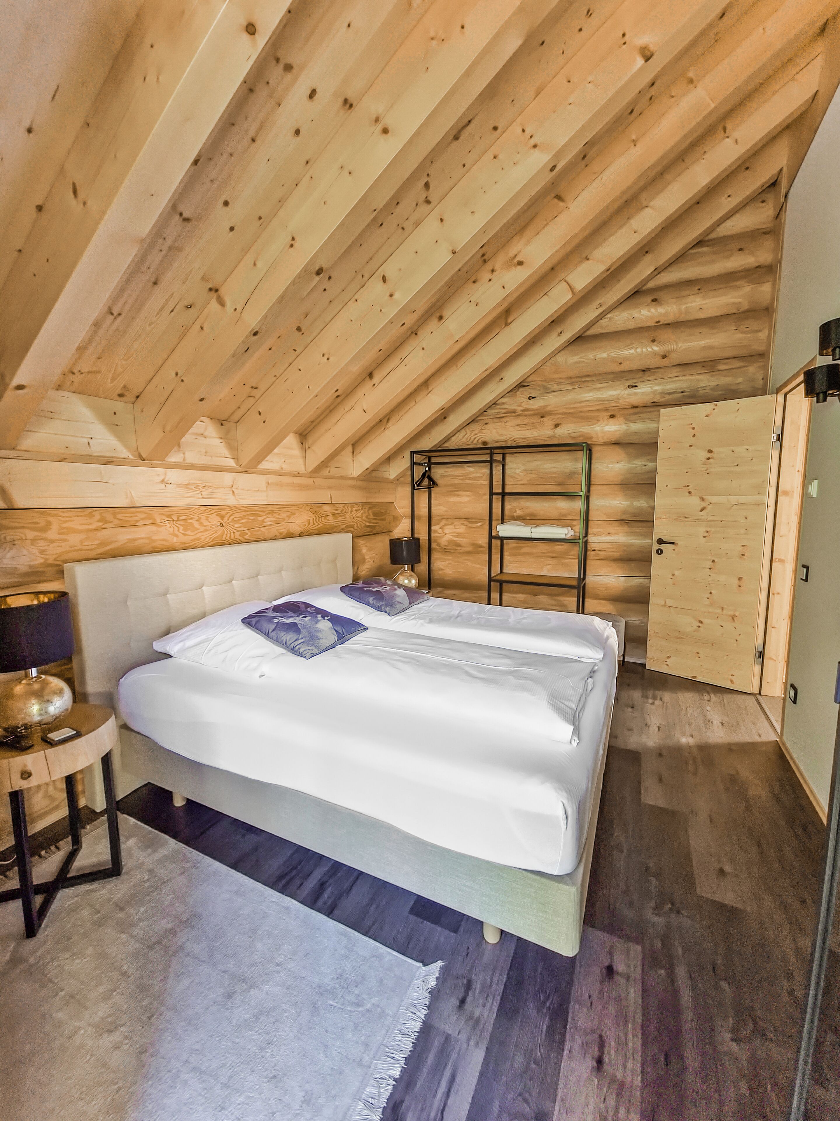 5 bedrooms, iron/ironing board, free WiFi, bed sheets