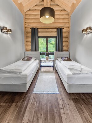 5 bedrooms, iron/ironing board, free WiFi, bed sheets