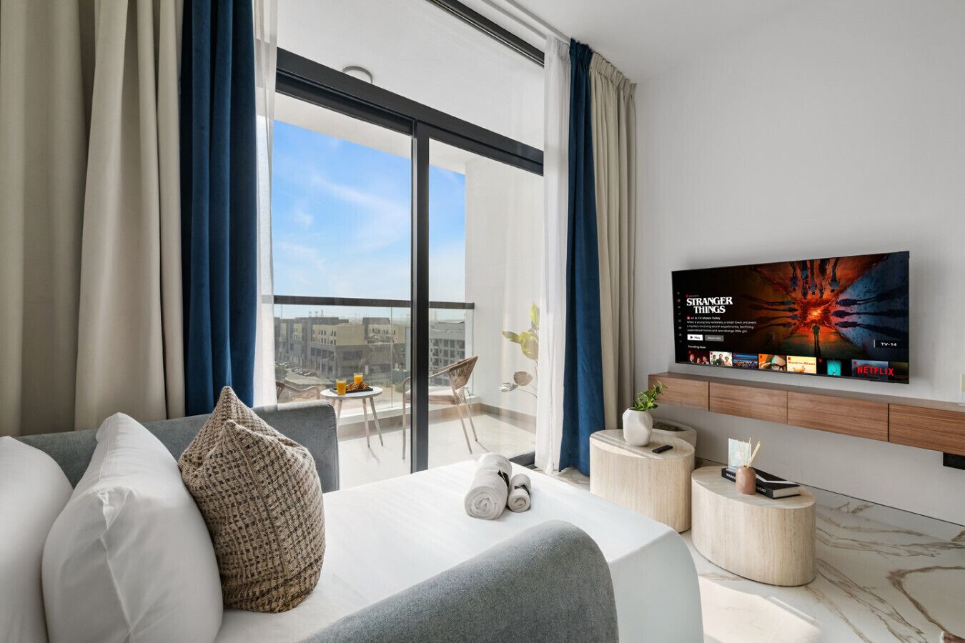 Desk, iron/ironing board, WiFi, bed sheets