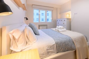 1 bedroom, iron/ironing board, free WiFi - Bright one-bedroom flat with excellent amenities (Madrid)