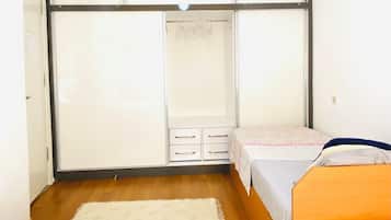 Iron/ironing board, WiFi, bed sheets