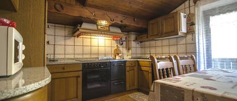 冷蔵庫、電子レンジ、オーブン、食器洗い機