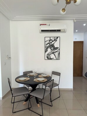 Dining - Bright apartment 5 minutes from the airport (Tunis)