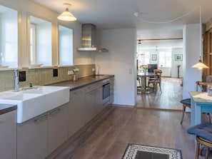 Fridge, microwave, oven, stovetop - Wohnen am Dehnthof Haus 1 - Timber-framed house in the heart of the city (Kappeln)