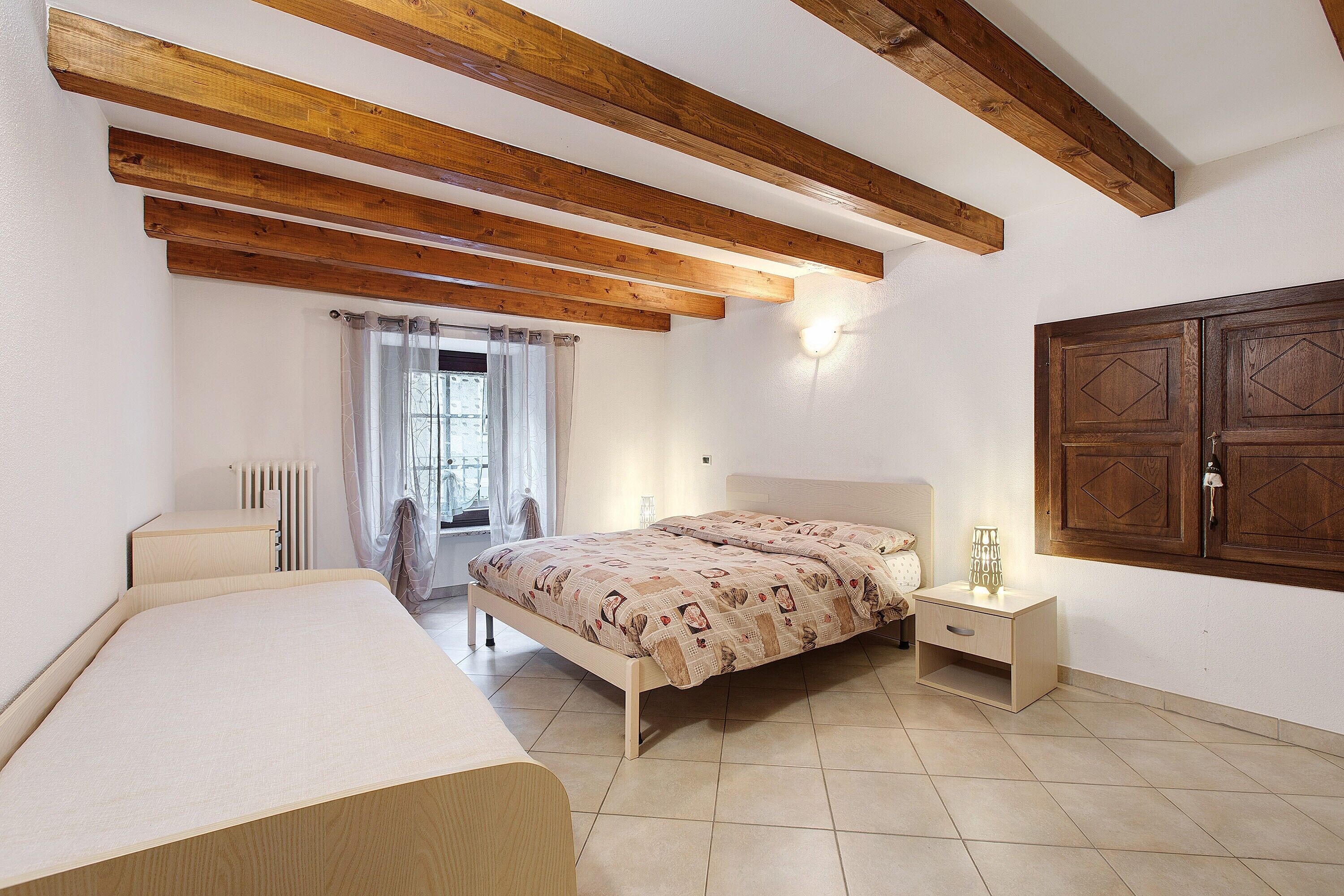 1 bedroom, bed sheets