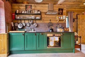 Fridge, microwave, oven, dishwasher - The Potting Shed at Island Hall (Godmanchester)