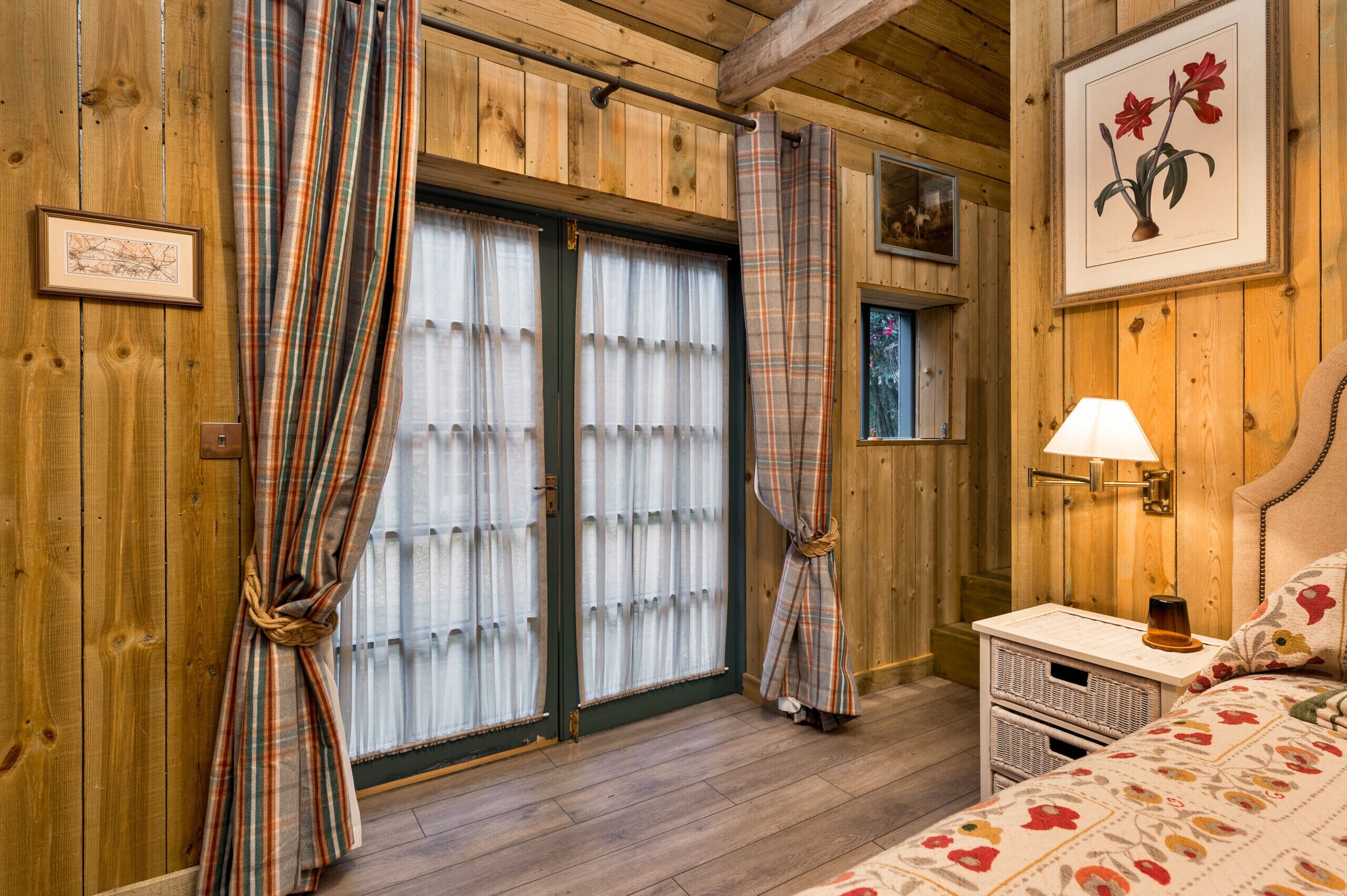 واي فاي مجانًا وملاءات أسرّة