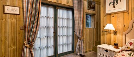 واي فاي مجانًا وملاءات أسرّة