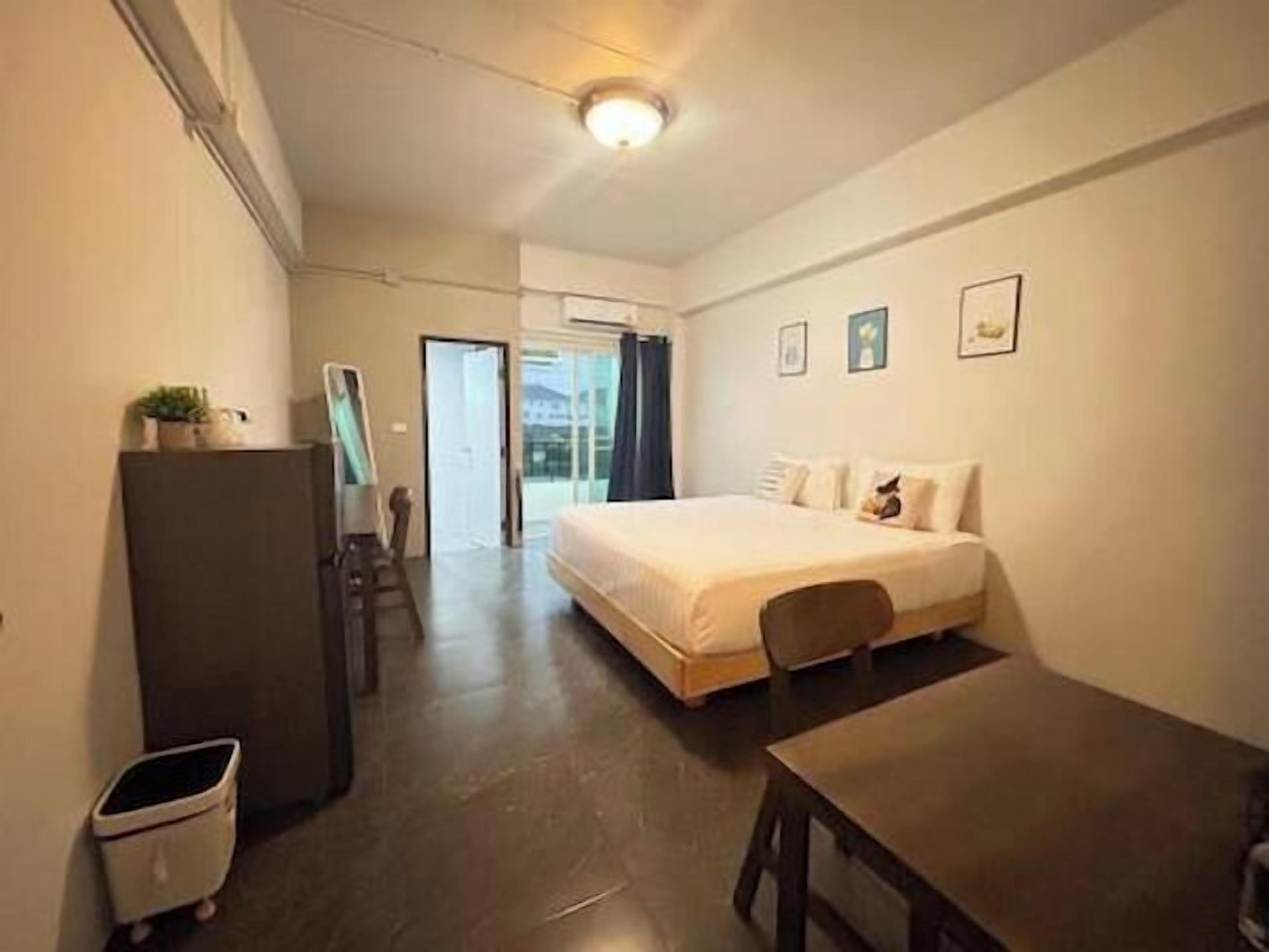 Apartment With Lake View