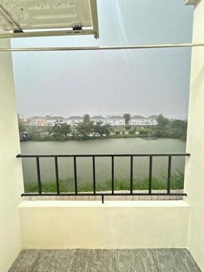 Apartment With Lake View | Lake view - Comfy Hotels Suvarnabhumi Airport (Bang Phli)