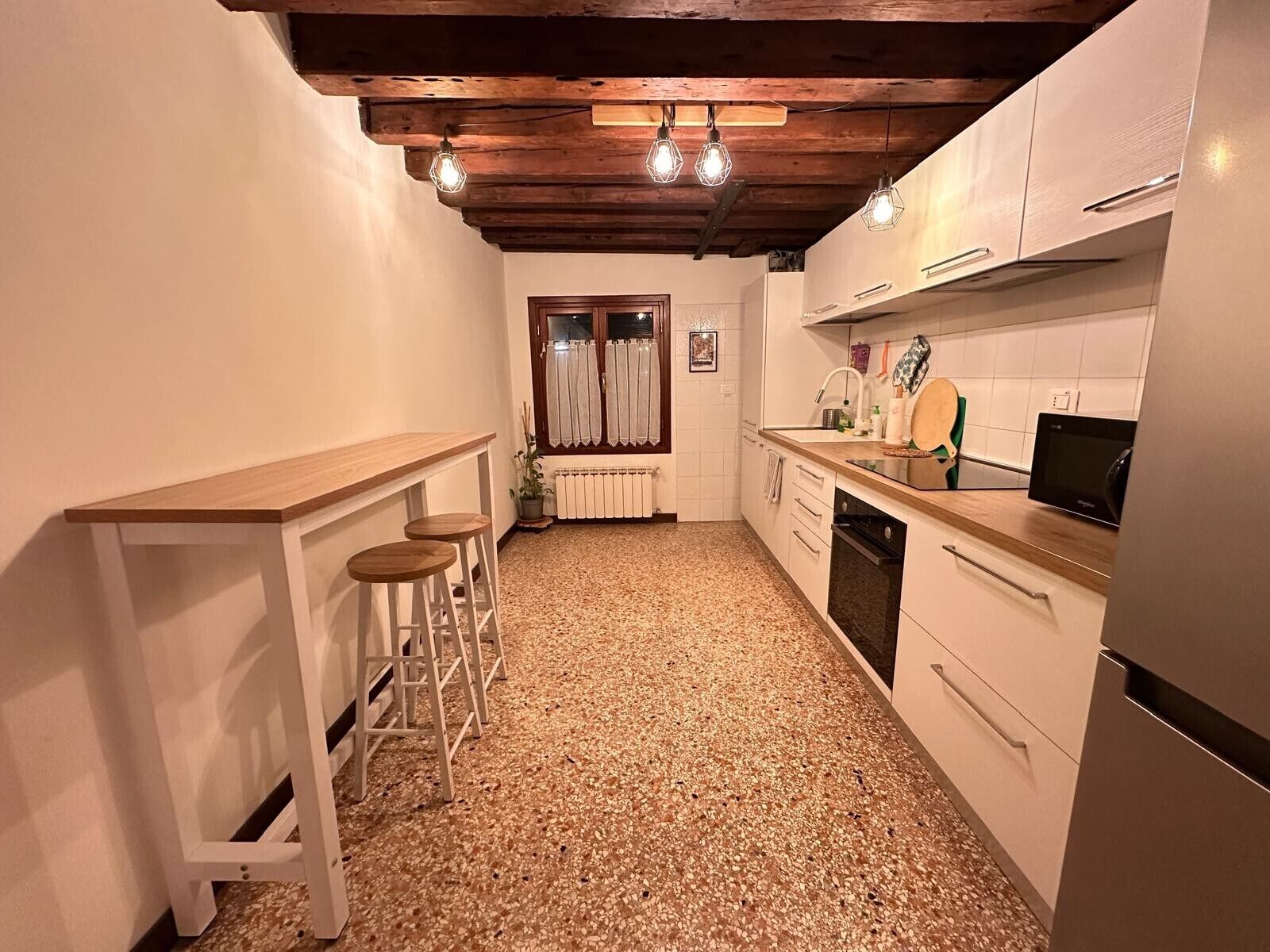 雪櫃、微波爐、焗爐、爐具