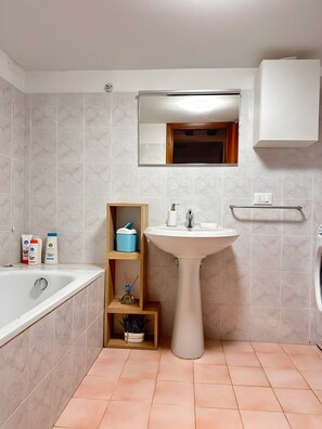 Shower, hair dryer, towels - Ca' Della Torre – 5 min from Rialto, 10 min from St. Mark's (Venezia)