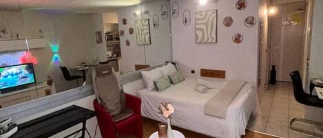 Fer et planche Ă repasser, Wi-Fi, draps fournis