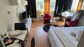 Bügeleisen/Bügelbrett, WLAN, Bettwäsche