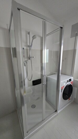 Bathroom - Apartment in the heart of Alto Mugello, well-kept rooms and fully equipped kitchen (Pietramala)