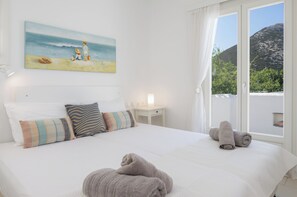 3 bedrooms, iron/ironing board, WiFi, bed sheets - Sunny villa with private pool and amazing views in Apollonia, Sifnos (Apollonia)