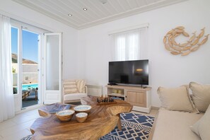 Living area - Sunny villa with private pool and amazing views in Apollonia, Sifnos (Apollonia)