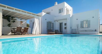 Sunny villa with private pool and amazing views in Apollonia, Sifnos