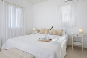 3 bedrooms, iron/ironing board, WiFi, bed sheets