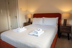 2 Schlafzimmer, Schreibtisch, Bügeleisen/Bügelbrett, kostenloses WLAN